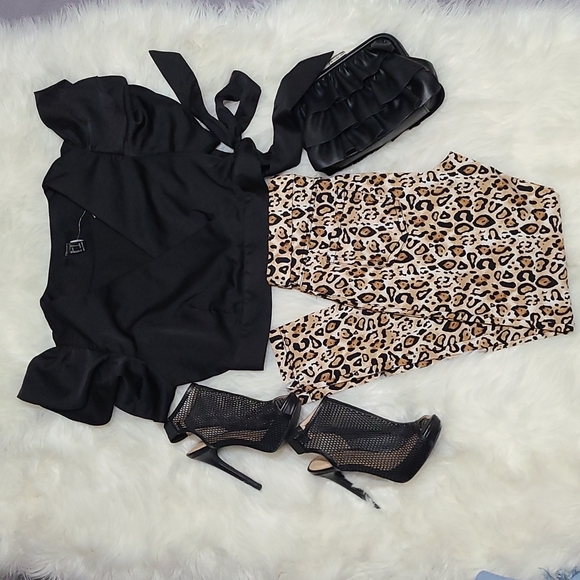 No Boundaries Leopard Print Pants - Picture 2 of 5